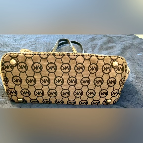 Michael Kors, medium monogram canvas tote - Picture 8 of 9